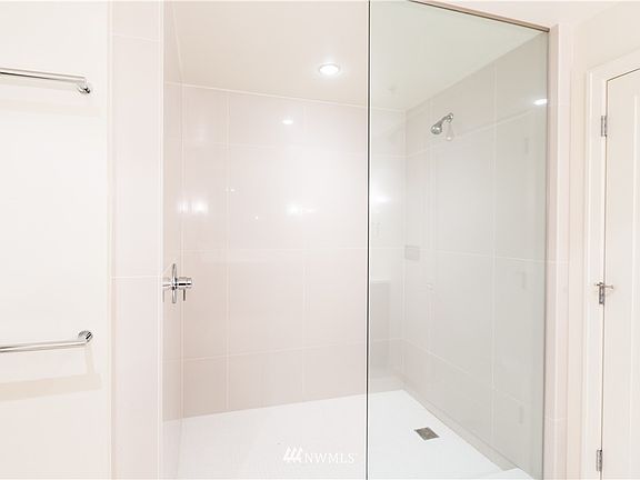 4th image of 500 106th Avenue NE #2111