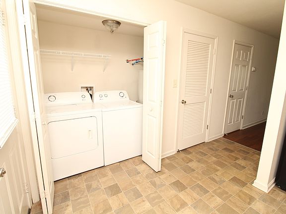 4th image of 1048 W Creek Coyote Trl APT A