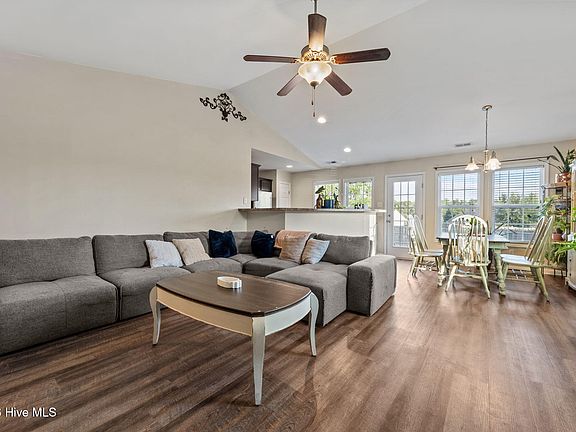 4th image of 111 Farmgate Drive