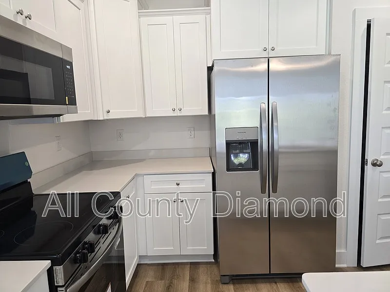 3 bed, 2.5 bath, 1470 sqft, $2,000 — Photo 4