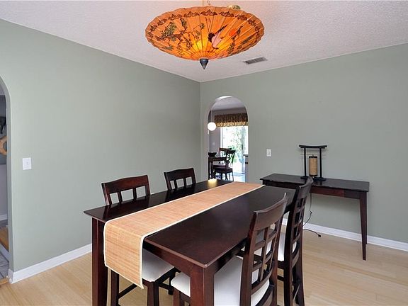 5th image of 733 Crooked Creek Dr