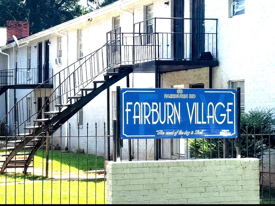 38 Fairburn Rd SW #4