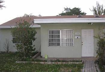 2nd image of 1425 NE 131 St