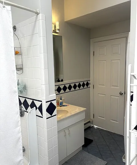 825 E 3rd St #1 — Photo 22