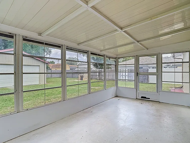 3255 Amherst Ave — Photo 42