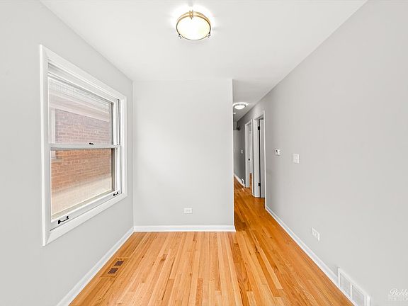 4th image of 5552 N California Ave