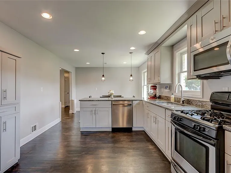 1848 Winthrop Dr SE — Photo 13