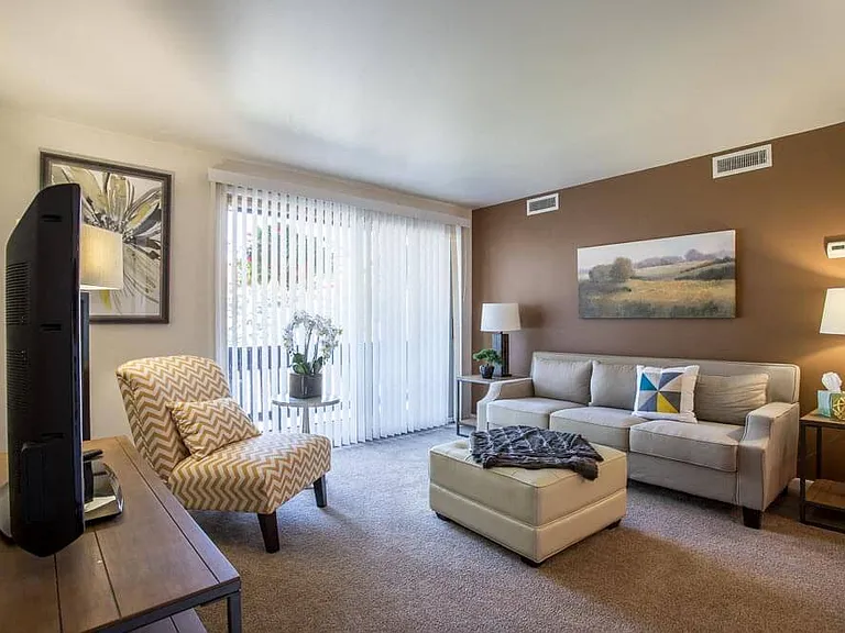 Idylwood Resort Apartment Homes — Photo 9