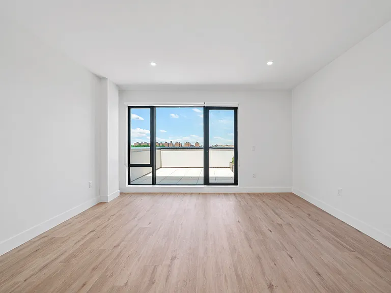 2516 37th Ave #PHA — Photo 3