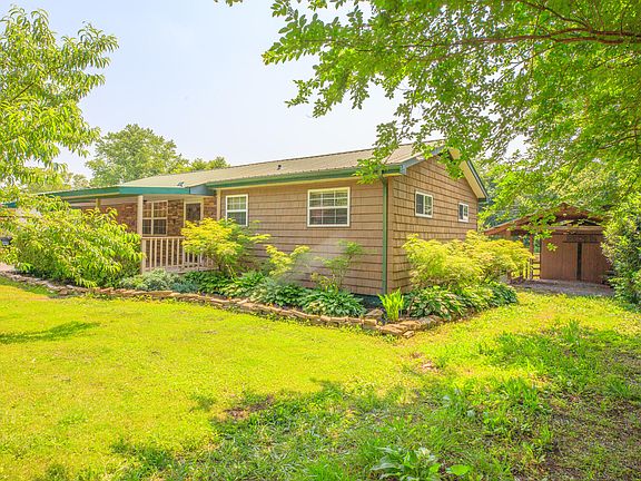 2nd image of 252 Valley View Dr