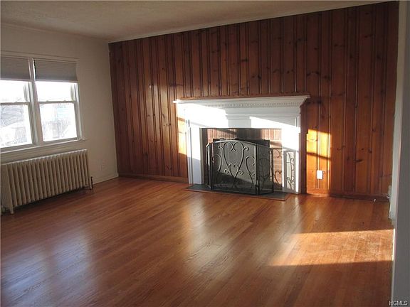 3rd image of 238 Lawrence Ave