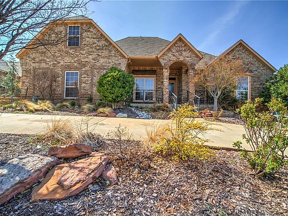 2nd image of 2709 Amesbury Lake Dr