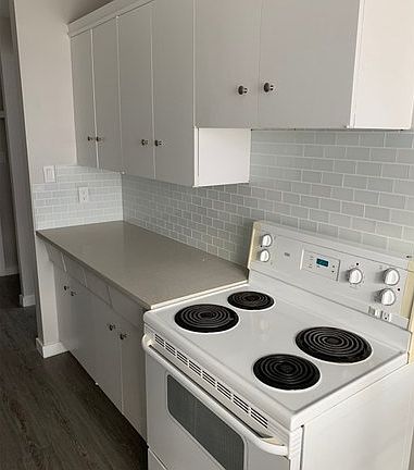 5th image of 10340 122nd St NW