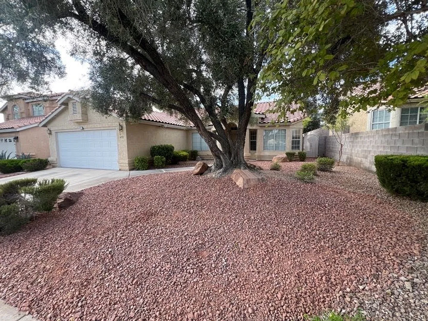 A Fabulous 3 Bedroom Single Story Home Remodeled. — Photo 4