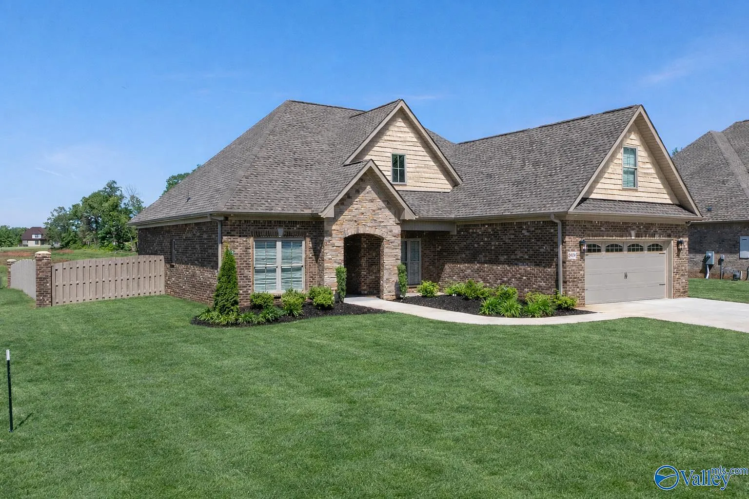 4 bed, 2.0 bath, 2165 sqft, $2,800 — Photo 3
