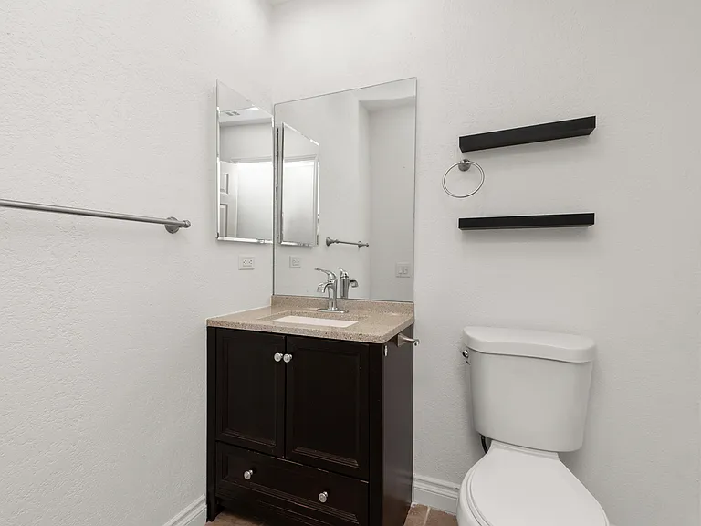 240 W Lincoln Ave W #16 — Photo 12