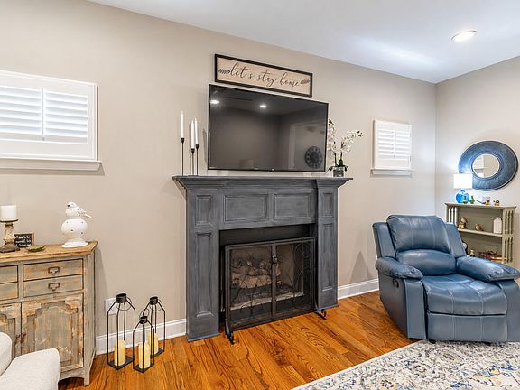 5th image of 1829 Oakvale Dr