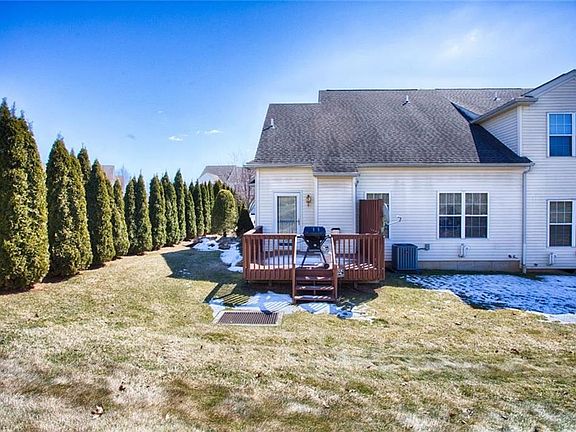 3rd image of 14 Willow Dr