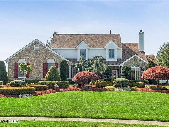 3rd image of 6 Bray Hollow Court