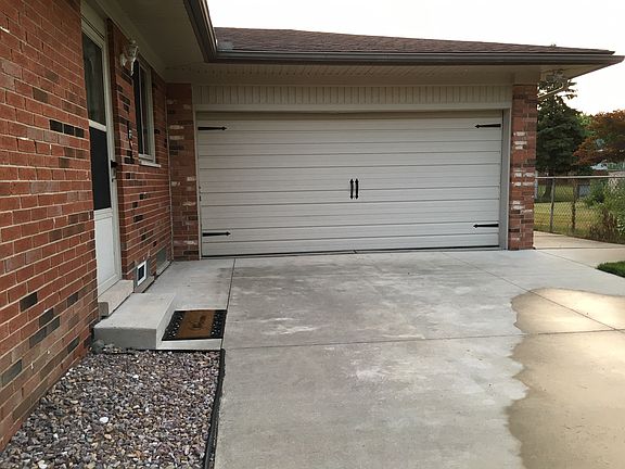4th image of 41845 Merrimac Cir