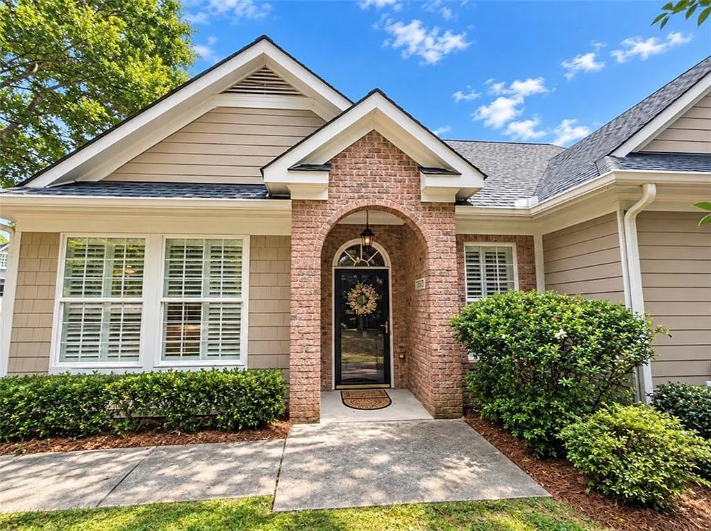 3 bed, 2.0 bath, 1854 sqft, $3,350 — Photo 2