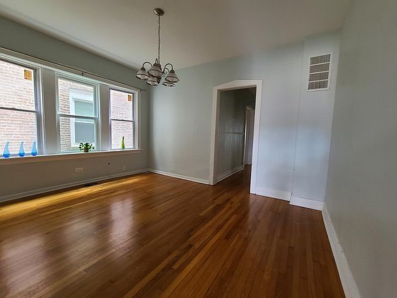 2nd image of 4739 N Sawyer Ave APT 1