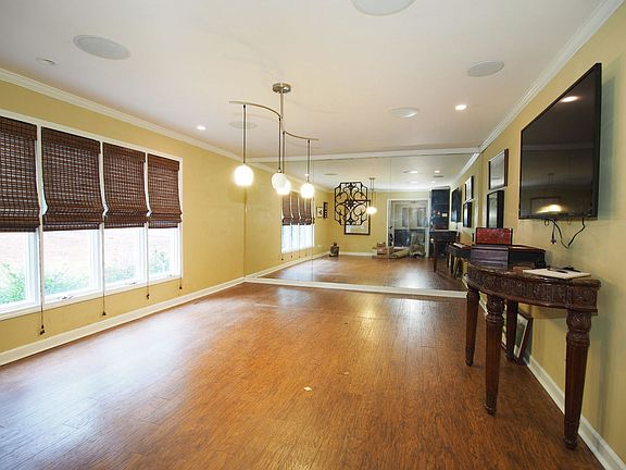 4th image of 32 Thunderbird Cir