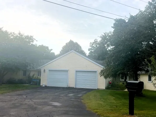 412 Lawn St, Cambridge, WI 53523