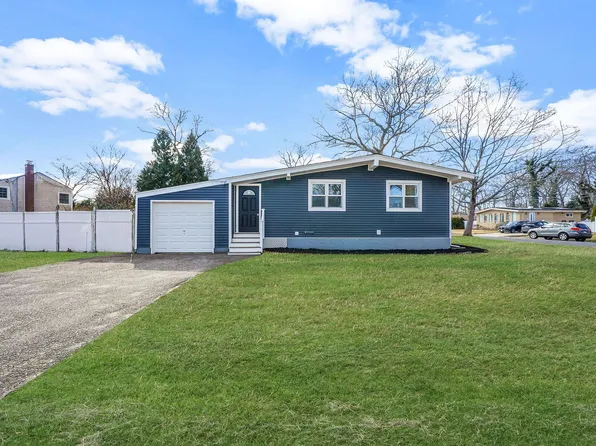 2 Gail Drive, Lake Ronkonkoma, NY 11779