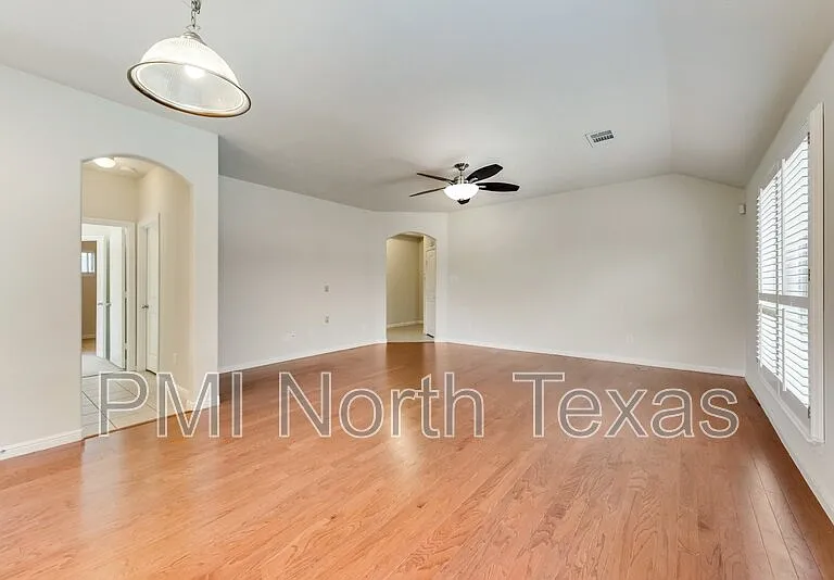 2404 Sun Creek Dr — Photo 8