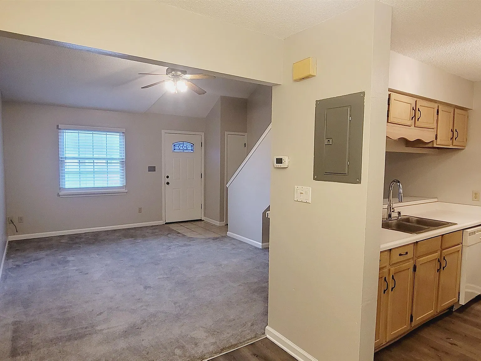 3 bed, 2.0 bath, 1088 sqft, $1,295 — Photo 4
