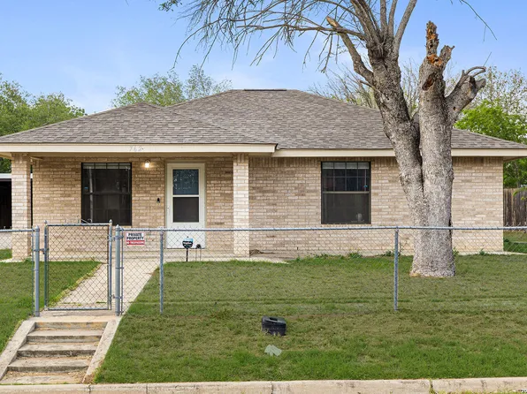 762 Avenue F, Poteet, TX 78065