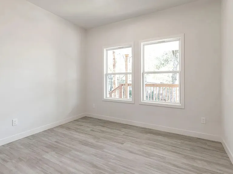 215 Sagers Ln — Photo 5