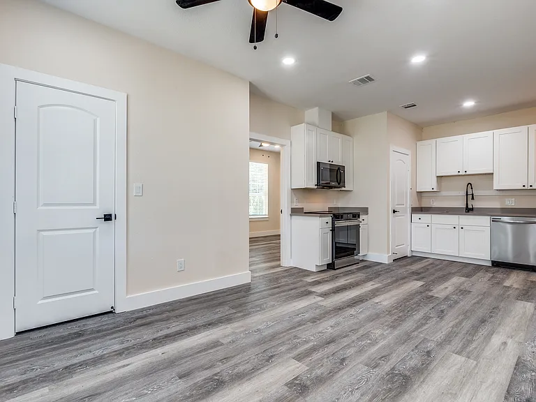 515 N Davis Dr — Photo 17