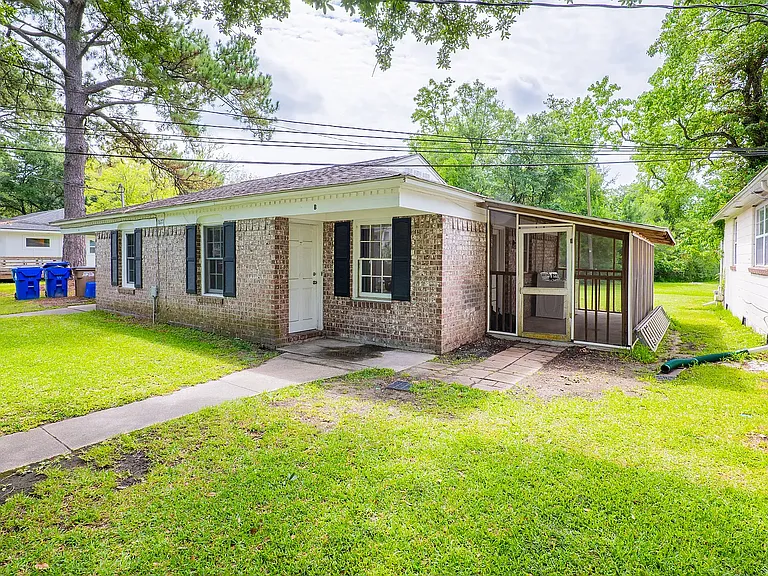 1671 Hunley Ave #B — Photo 3
