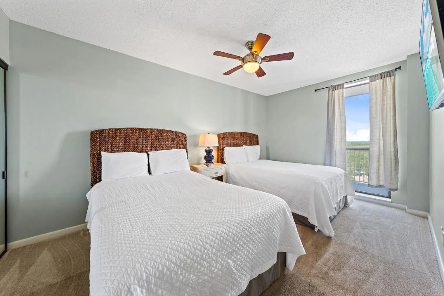 3 bed, 2.0 bath, 1259 sqft, $4,971 — Photo 3