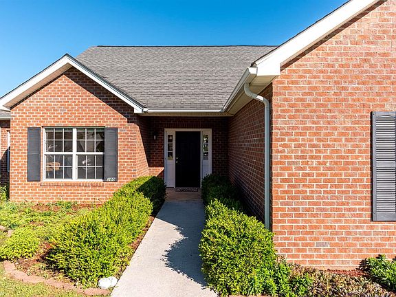 4th image of 300 Windsor Dr