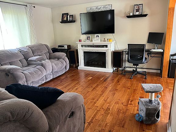 5th image of 5 Tree Line Dr