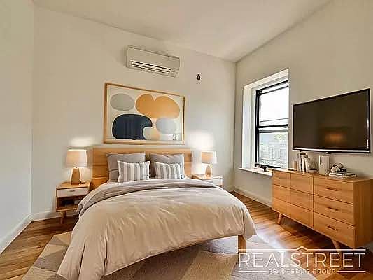 5th image of 827 Putman Ave #4