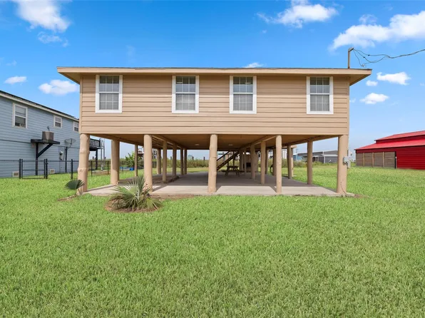 1228 W Canal Dr, Pt Bolivar, TX 77650
