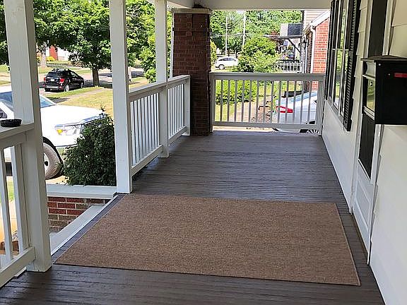 Full semi-enclosed porch