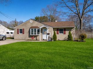 869 Udall Rd, West Islip, NY 11795