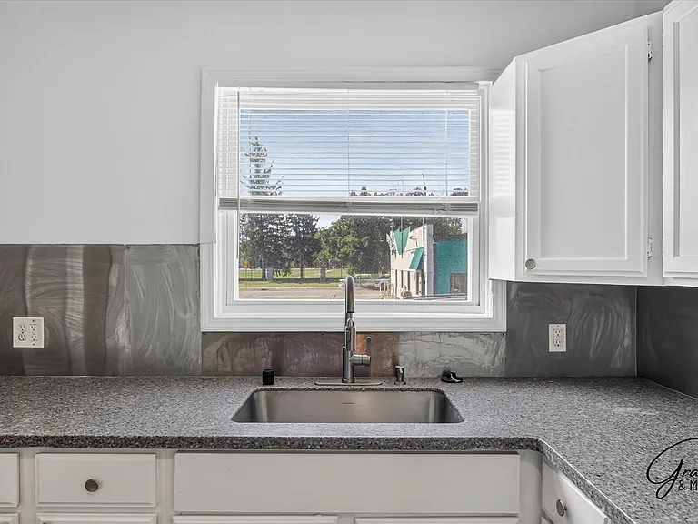 17127 Roselawn St — Photo 14