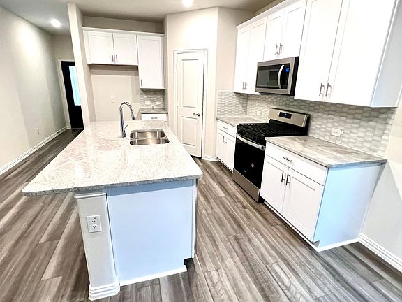 2nd image of 5251 Amistad Dr