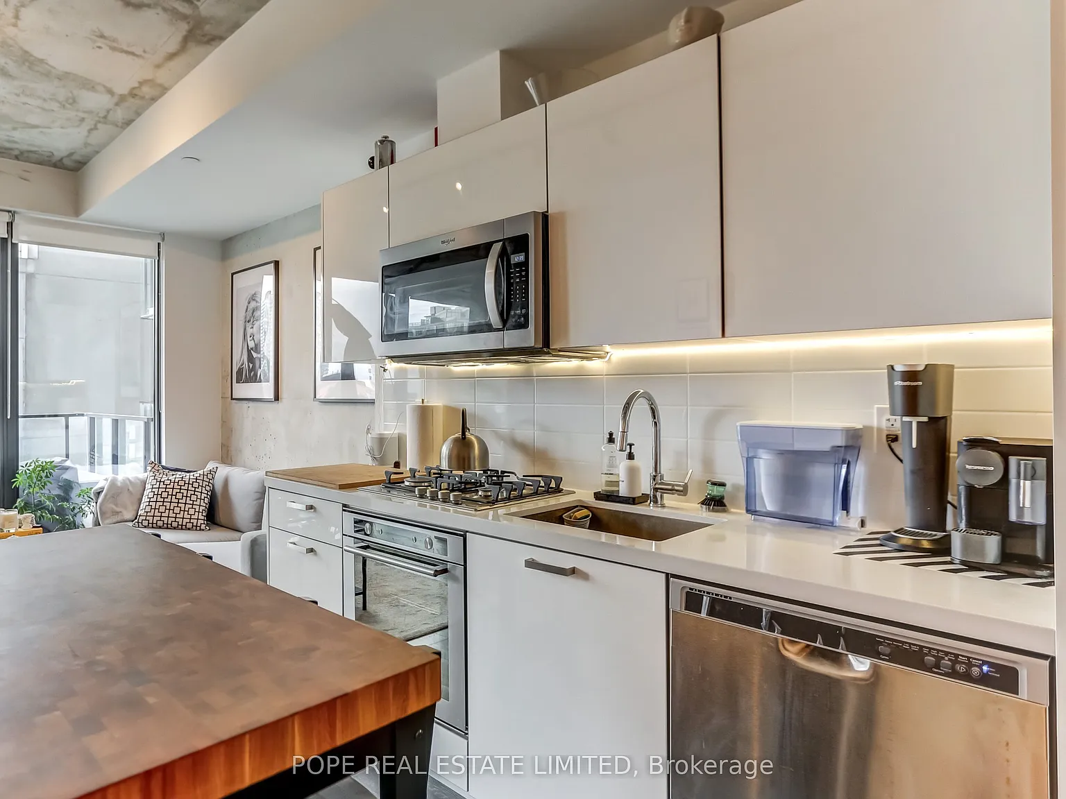 East 55 Condominium — Photo 4
