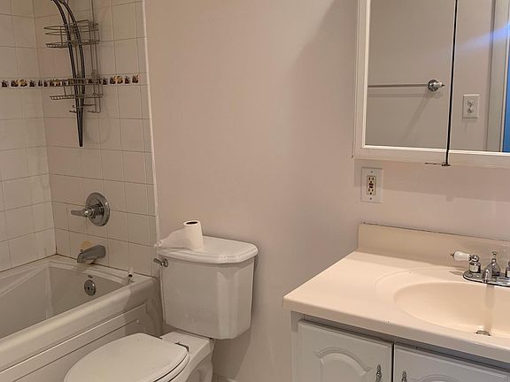 3rd image of 389 Grantwood Ave Floor 2
