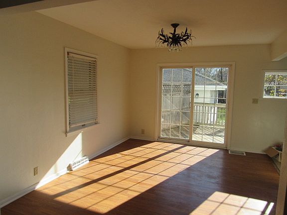 4th image of 2213 18th Ave