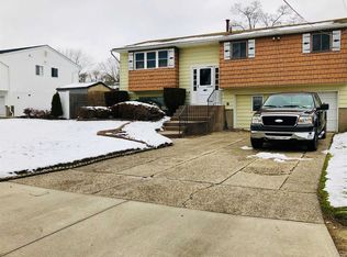 127 Strauss Ave, Selden, NY 11784