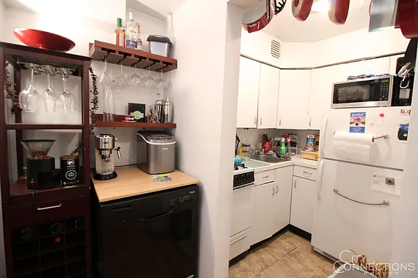 Rented by City Connections Realty | media 19