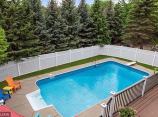 1105 Overlook Dr, Chaska, MN 55318